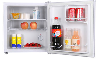 Porcellana Conservazione versatile dritta chiudibile a chiave bianca del minibar 45L del frigorifero della dispensa fornitore
